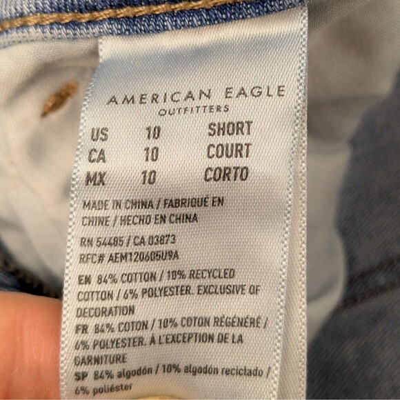 American Eagle Strigid Mom Jeans Size 10 Baggy High Rise Distressed Denim - Picture 8 of 8